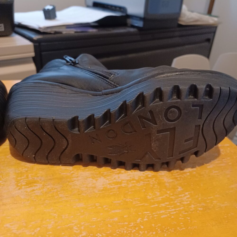 Women's black Dress Boots - hardly worn - great shape and would look great - Picture 5 of 5